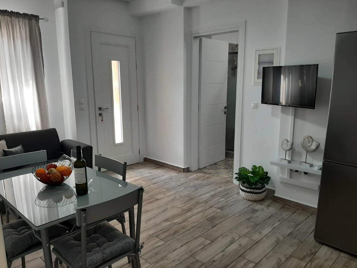 Alisachni Apartment Kini
