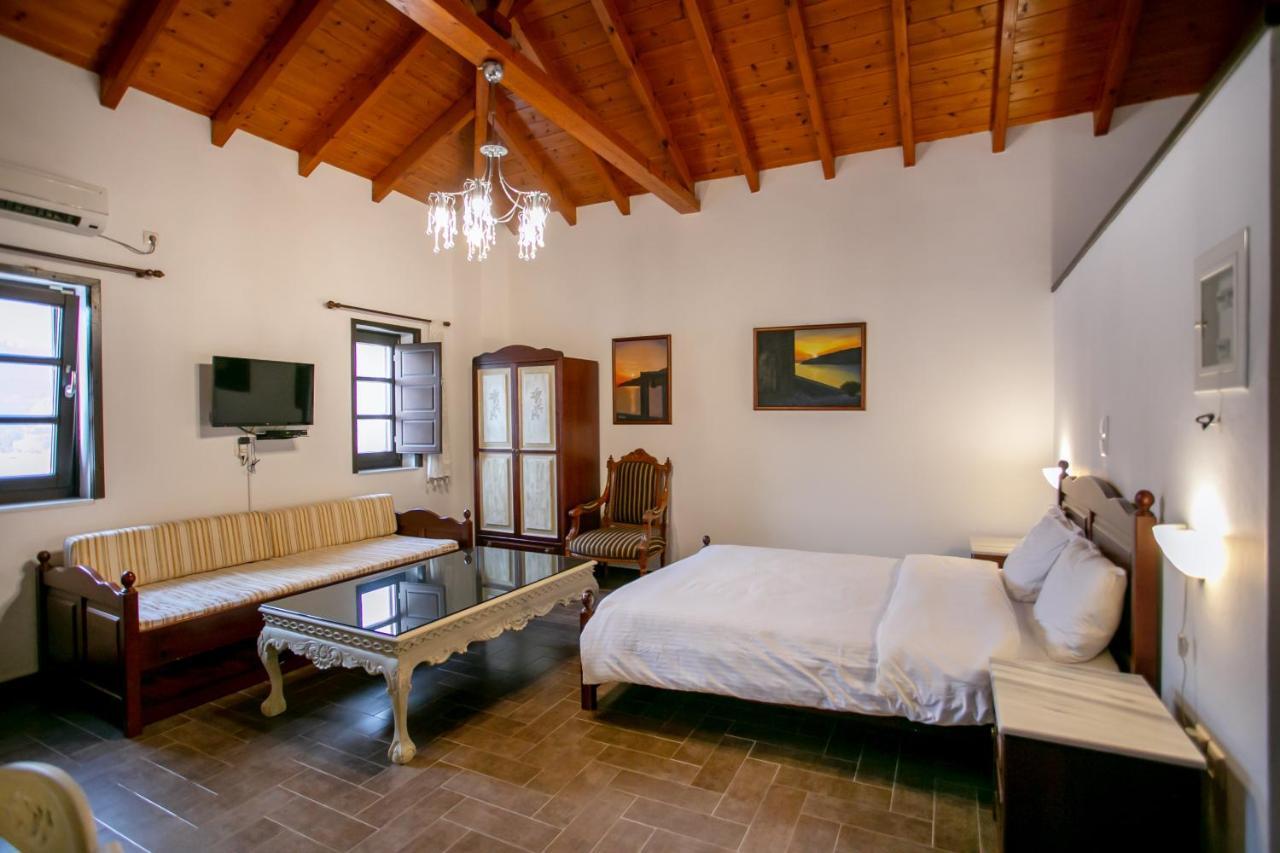 Traditional Plagiaki Apartment Neo Oitilo
