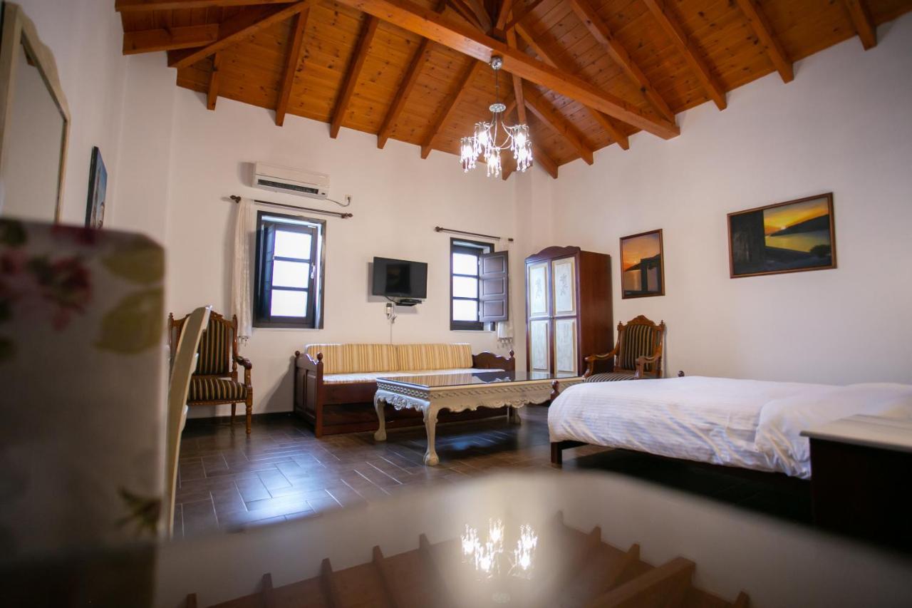 Traditional Plagiaki Apartment *
