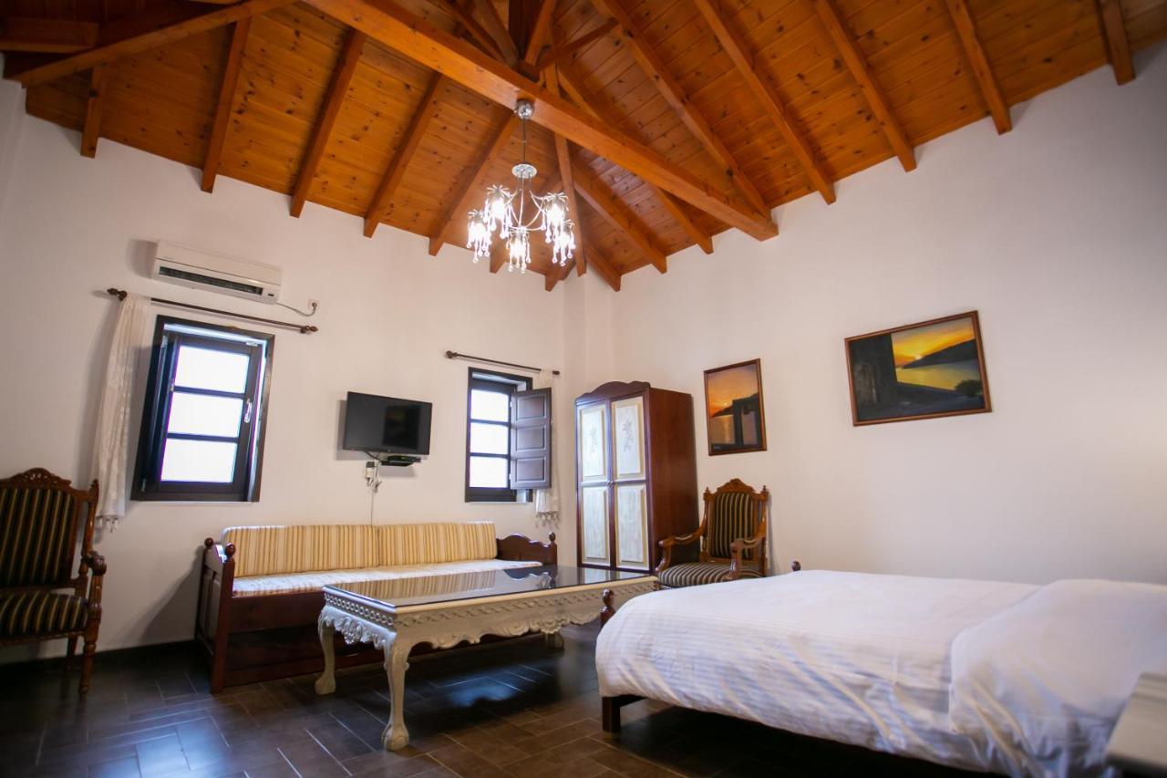 Traditional Plagiaki Apartment