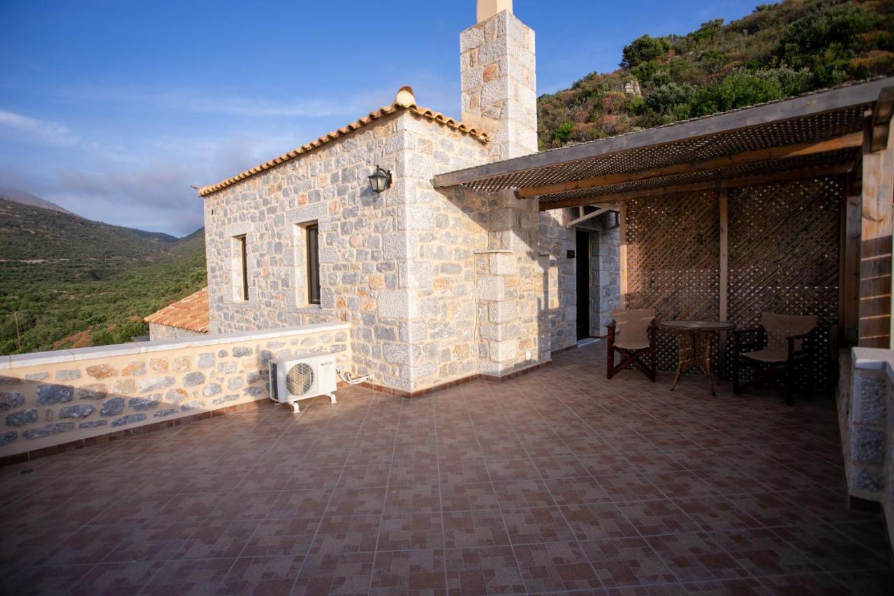 Apartment Traditional Plagiaki Neo Oitilo