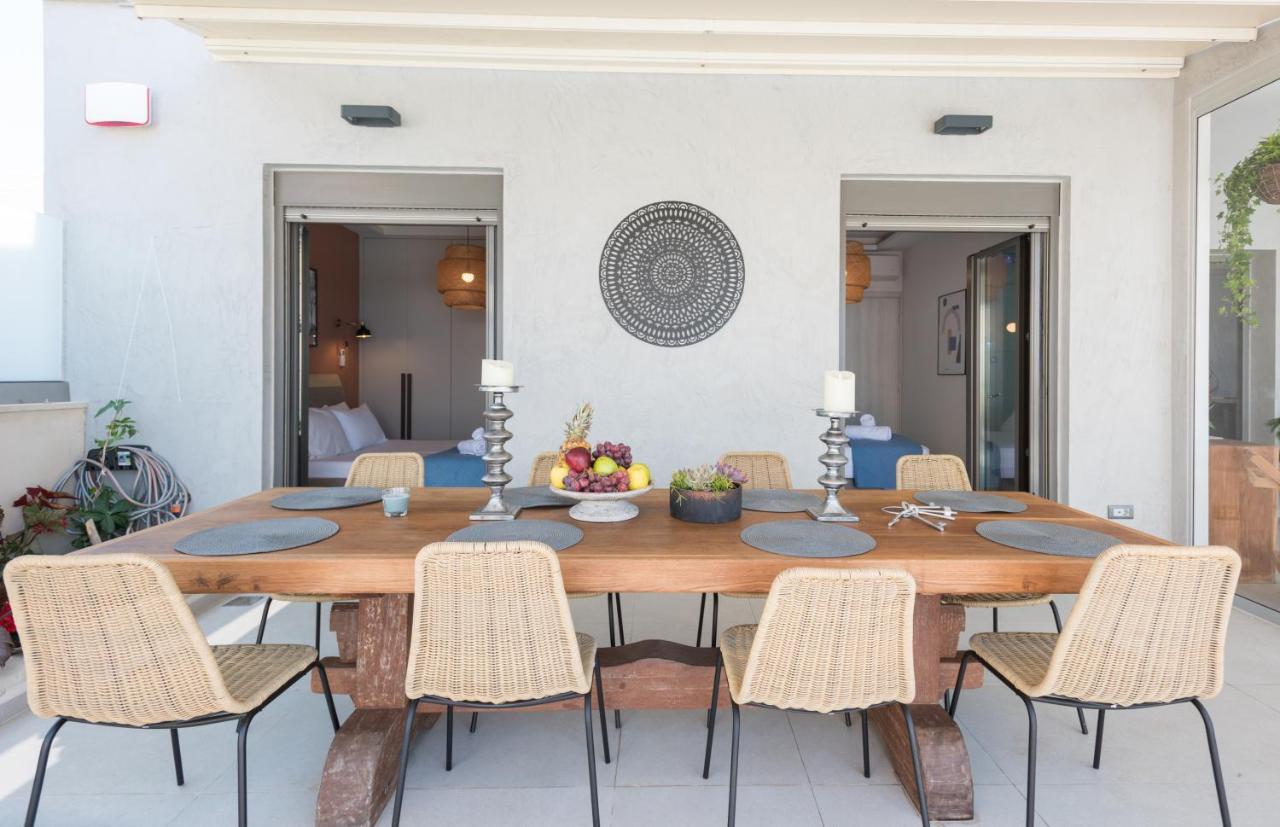Sea View With Private Pool Close To The Villa *