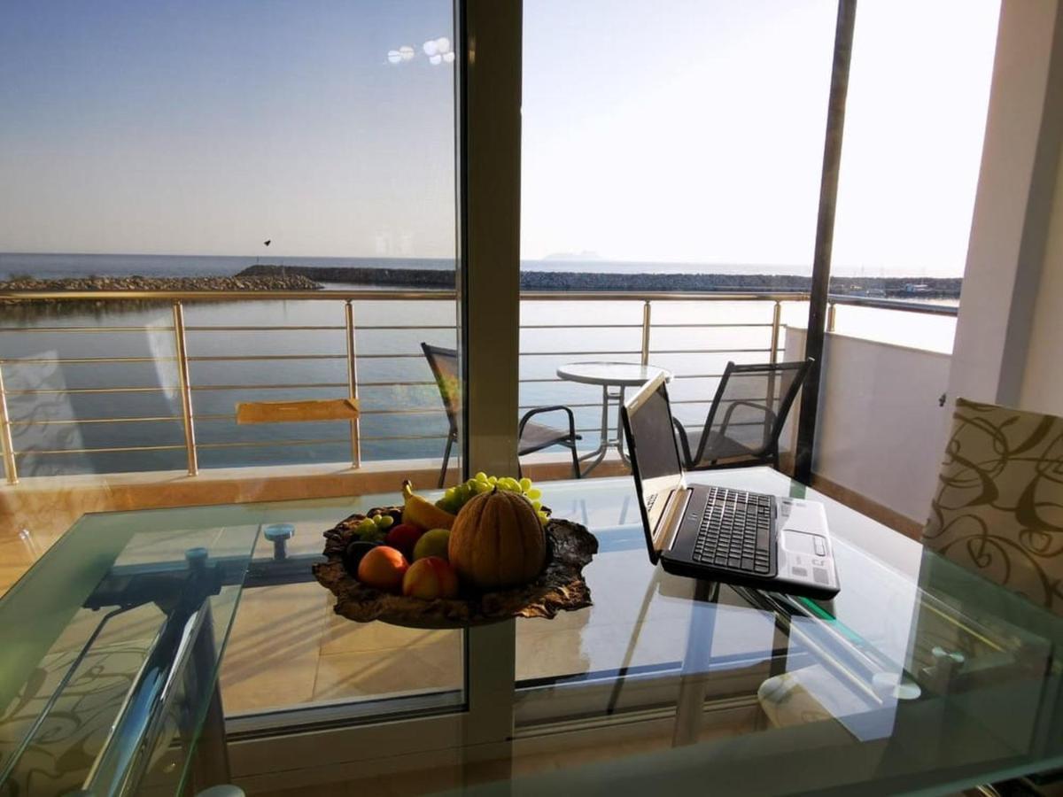 Blue Sea Apartment, Seaside *