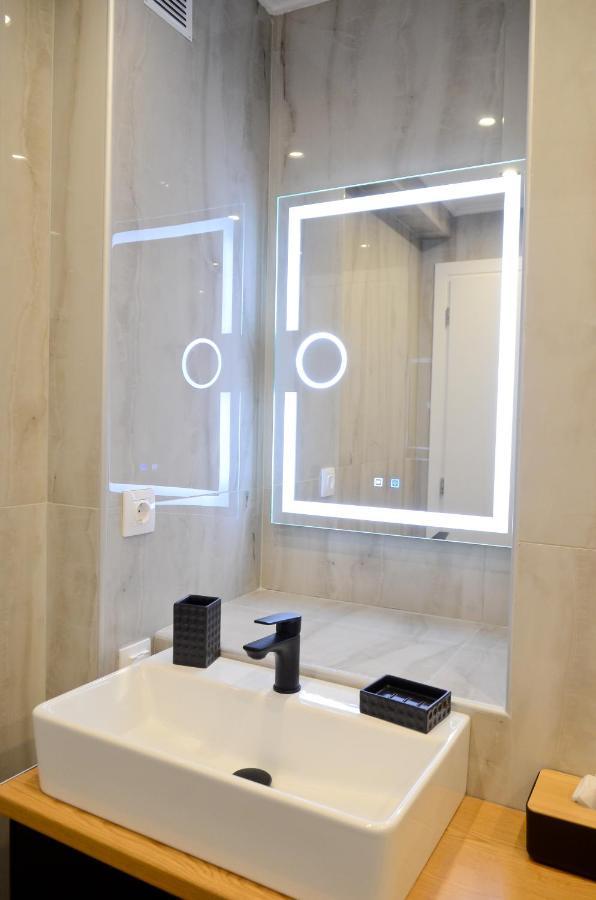 Apartment Roloi *