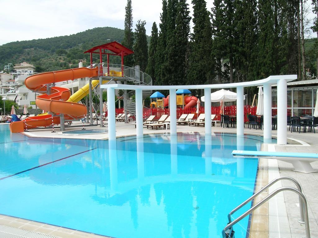 Kamares εε Poros Town