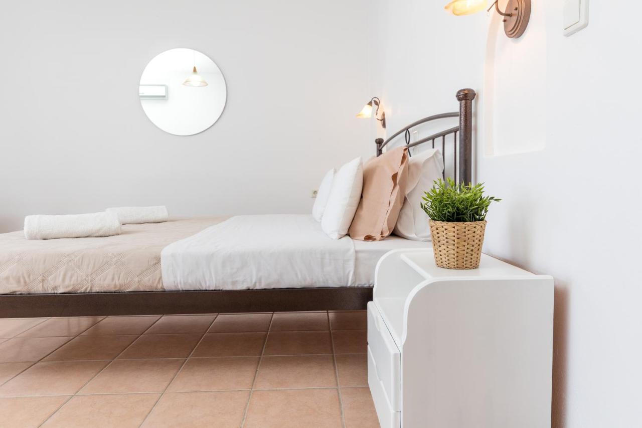 Aqua Naxos & Guest house *