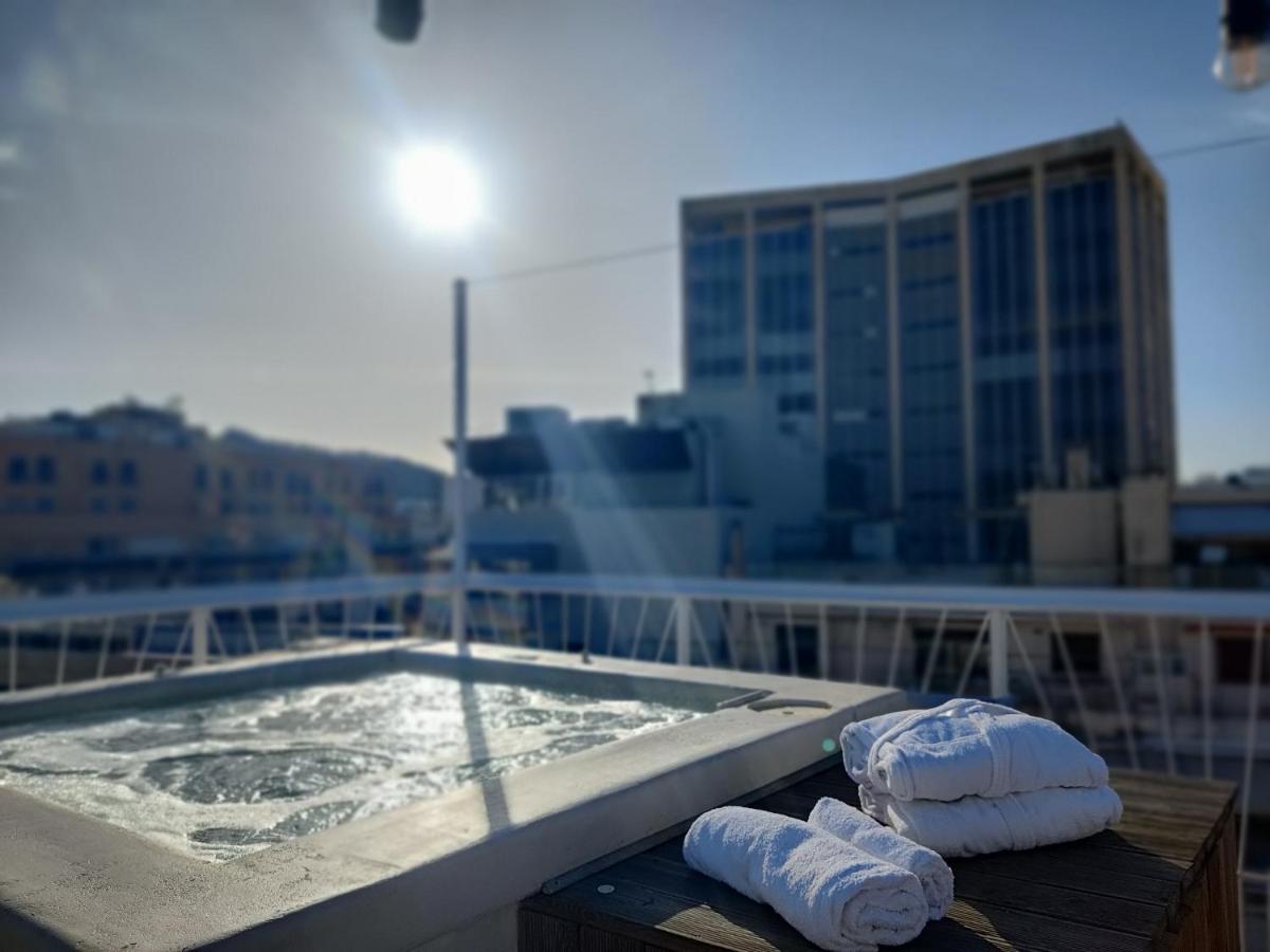 Unique Solar Penthouse With Jacuzzi And Sauna In Apartment Athens