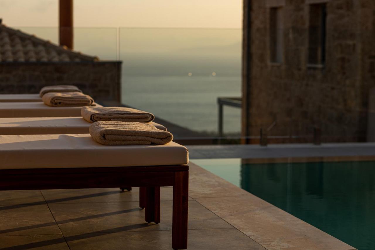 Villa Patio Complex
