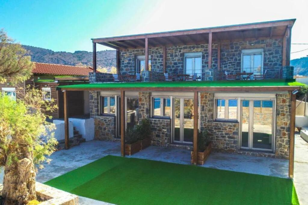 Terrazeus - Stone House Beachfront 2