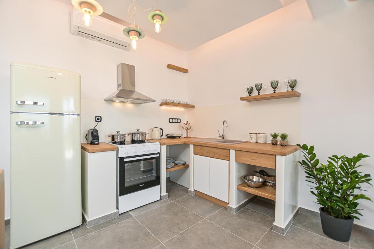 Naxos Pantheon Luxury