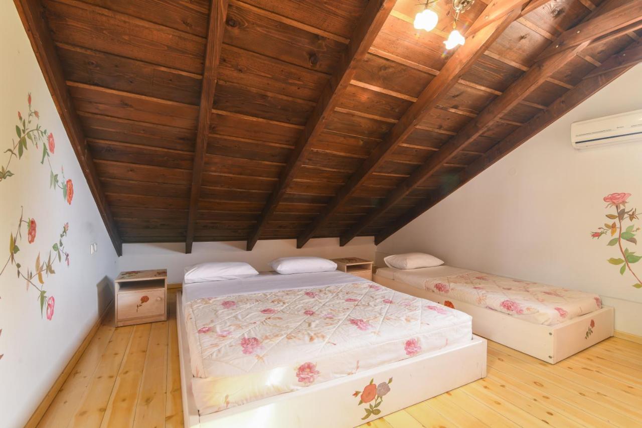 Therianos Traditional