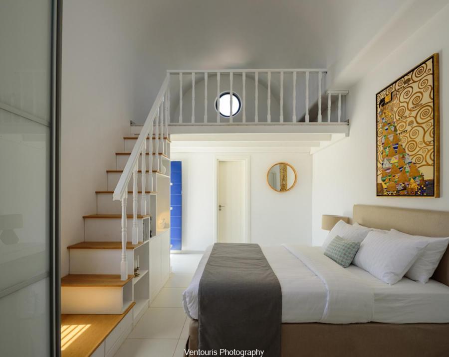 Hideaway Fira (Santorini)