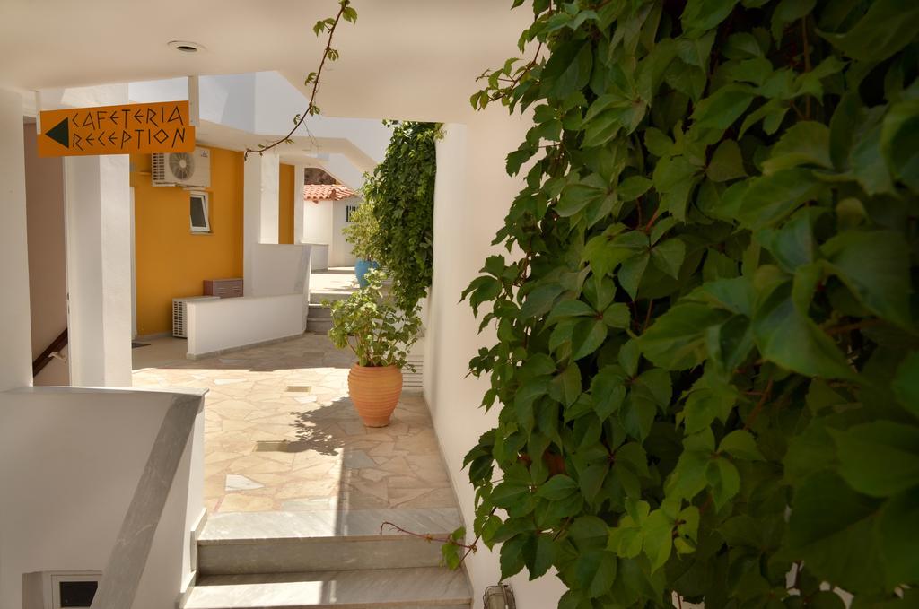Aretousa Aparthotel 2*