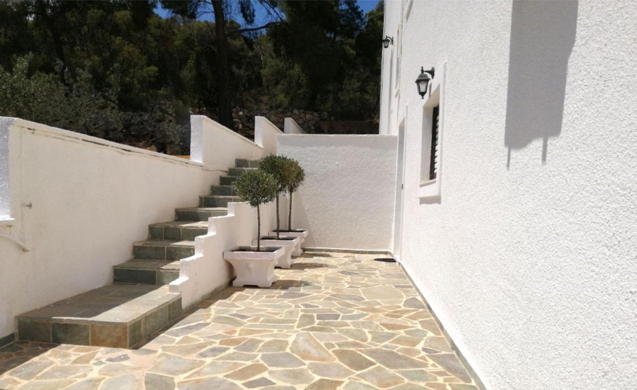 Aparthotel Pefkides Aegina Boutique 2*