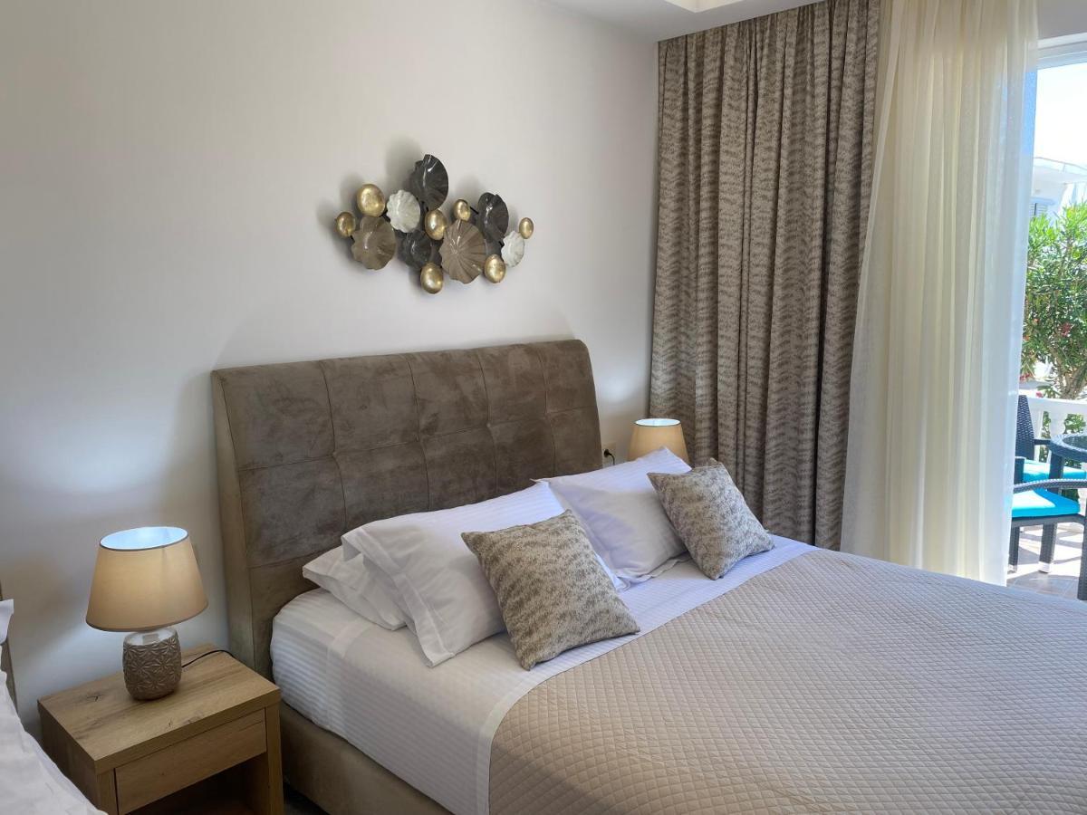 Athina Apartment *