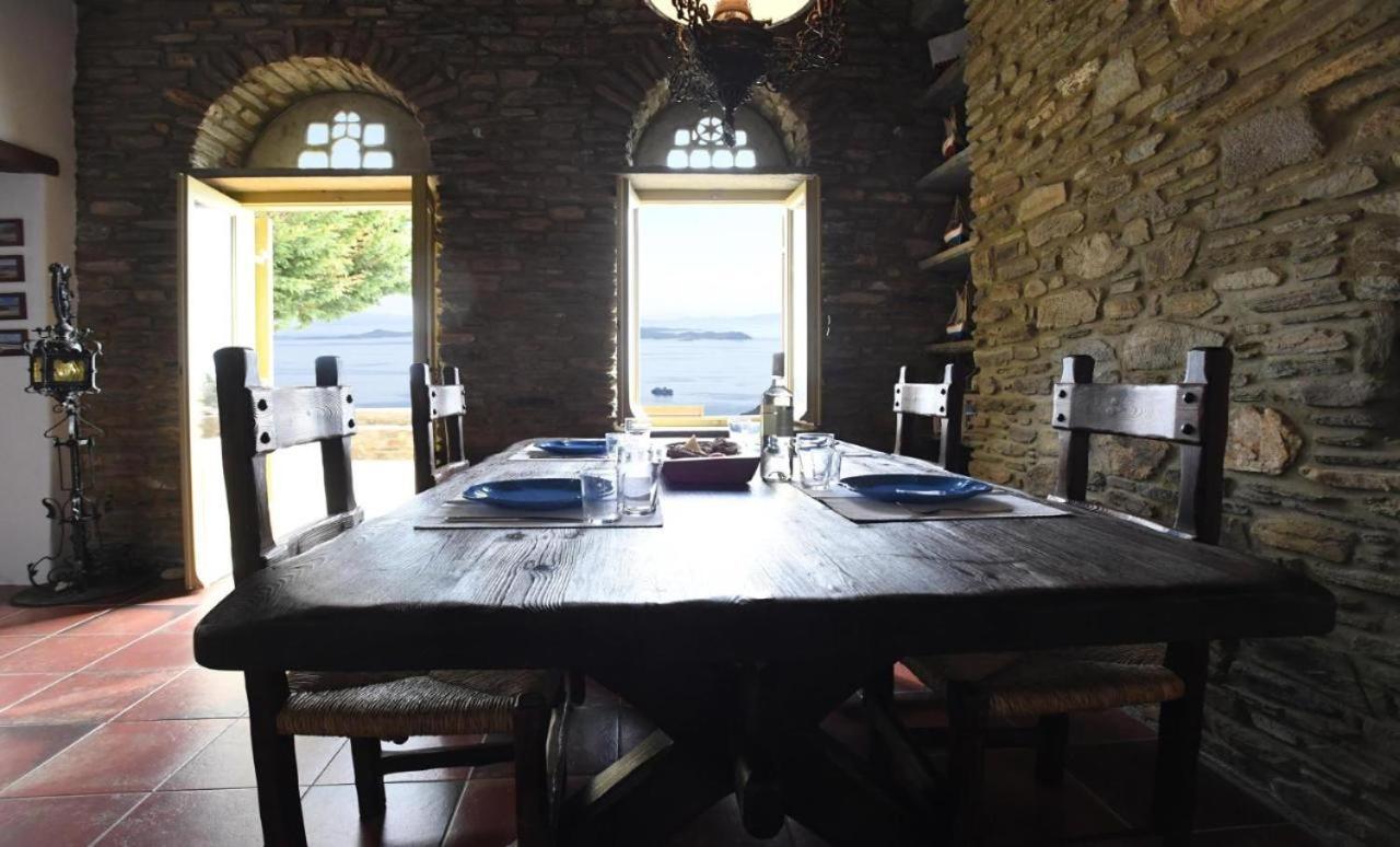 Theassis Apartment Arnados