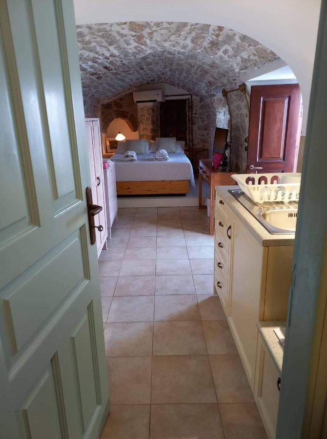 Apartment Amalia Chalki Town