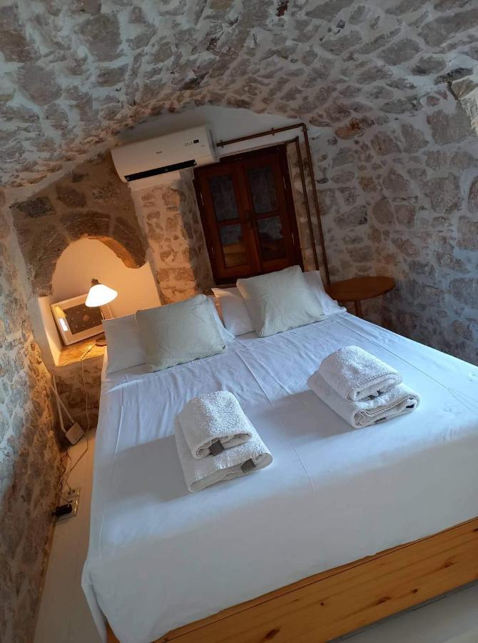 Amalia Apartment Chalki Town
