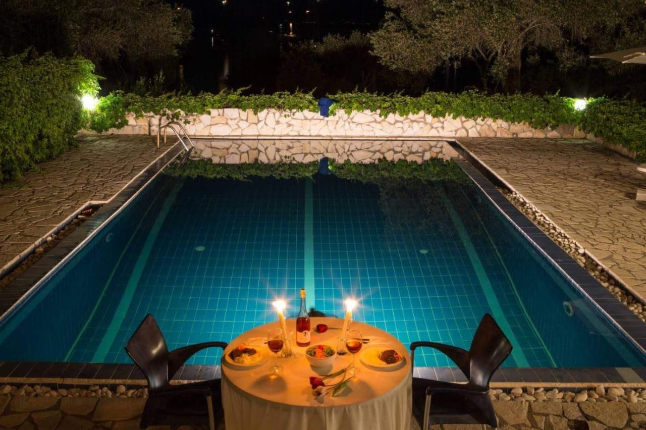 Amfitriti & 3* Lakka (Paxos)