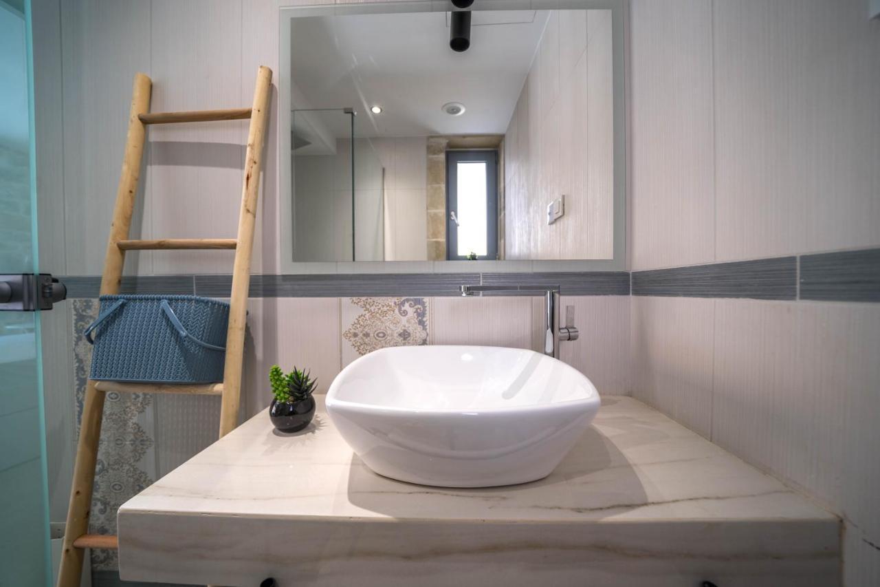 Aiolos Executive Apartment