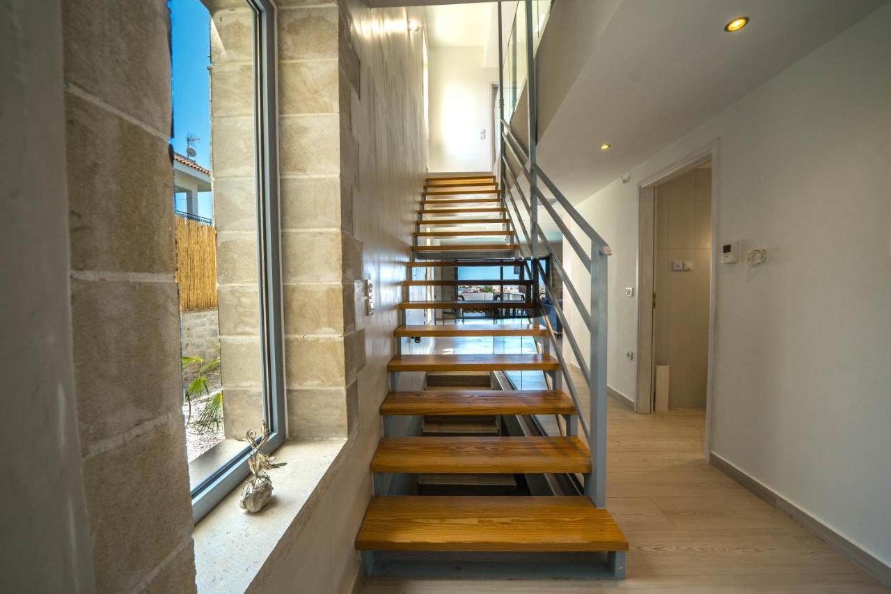 Aiolos Executive Apartment