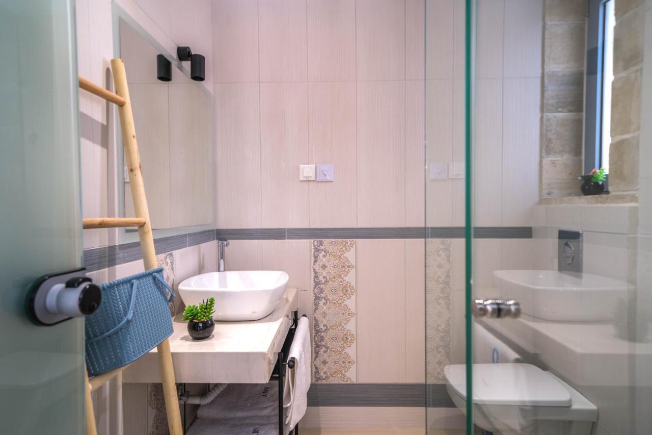 Aiolos Executive Apartment