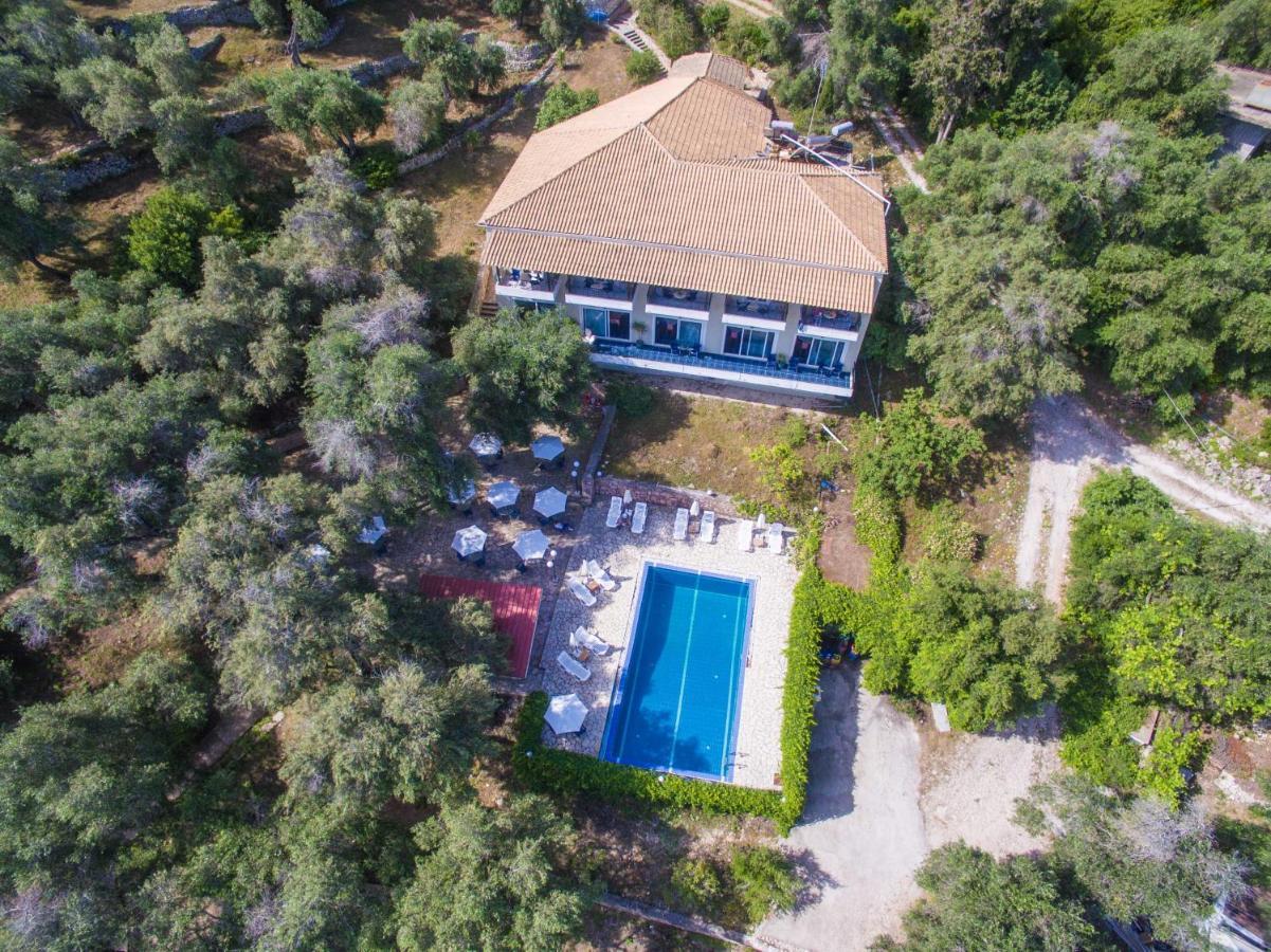 Amfitriti & Hotel Lakka (Paxos)