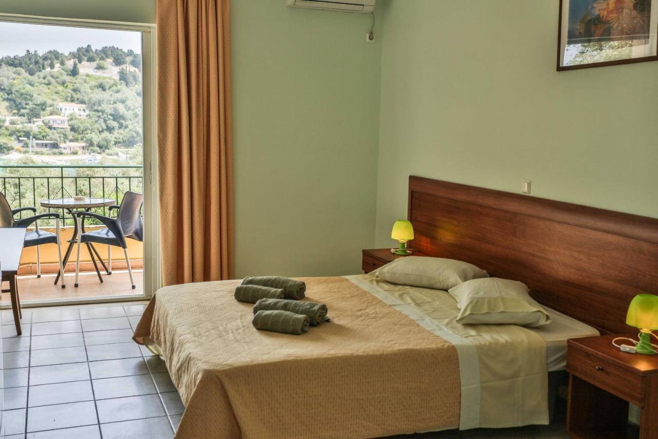 Amfitriti & Hotel Lakka (Paxos)