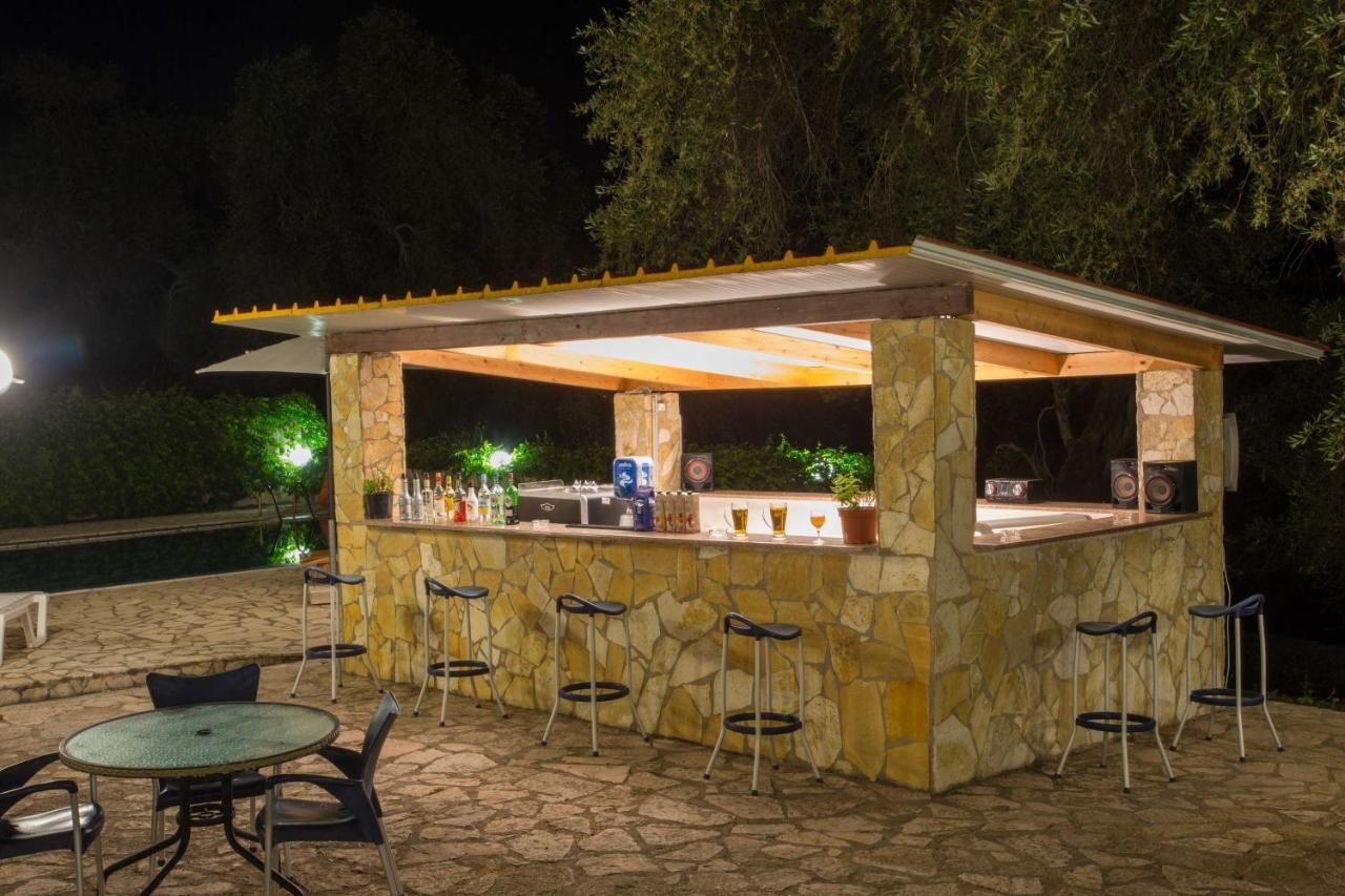 Amfitriti & 3* Lakka (Paxos)