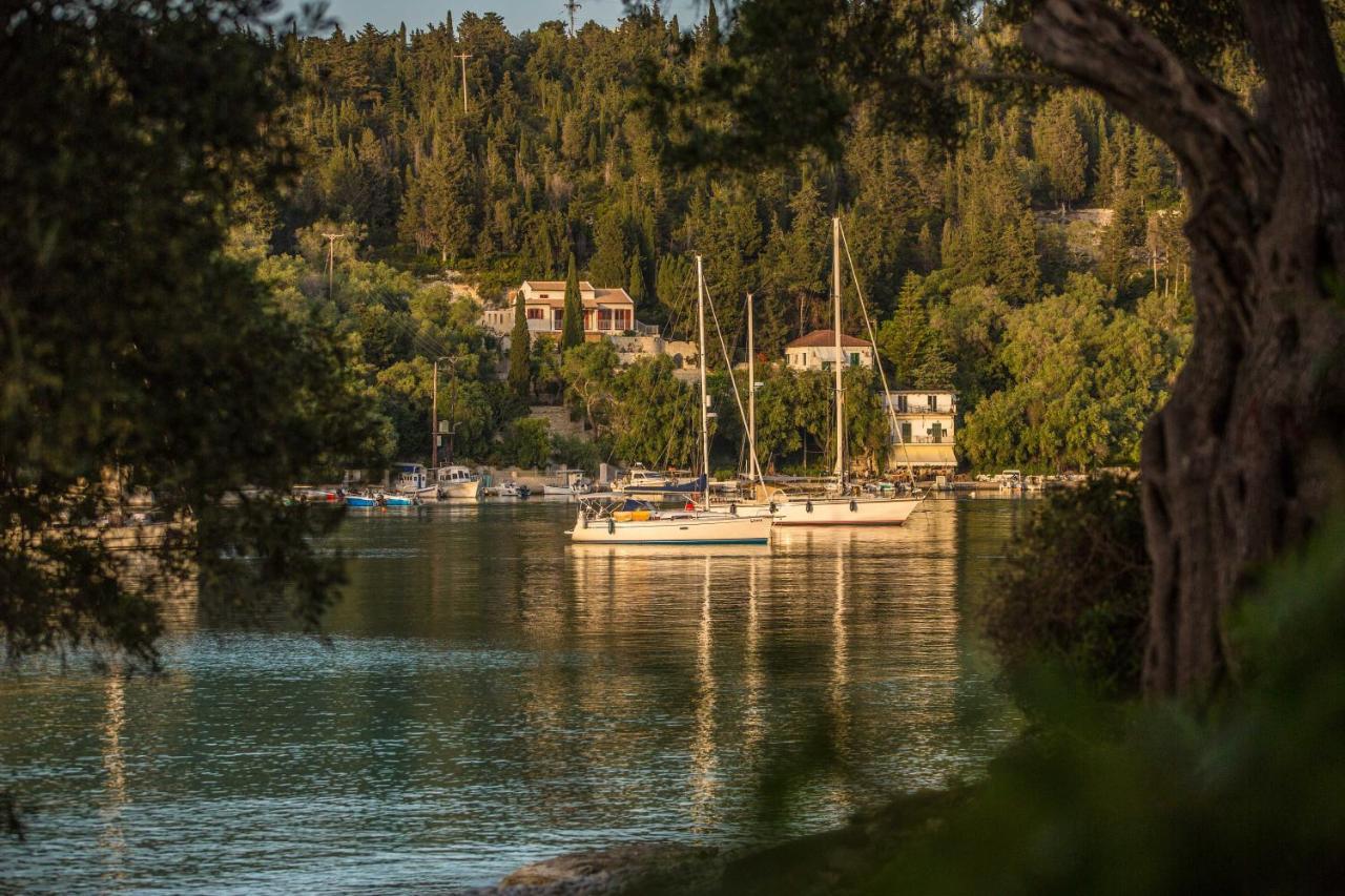 Amfitriti & 3* Lakka (Paxos)