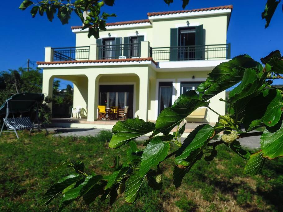 Rania: ευάερη με θέα τη θάλασσα Villa Lixouri