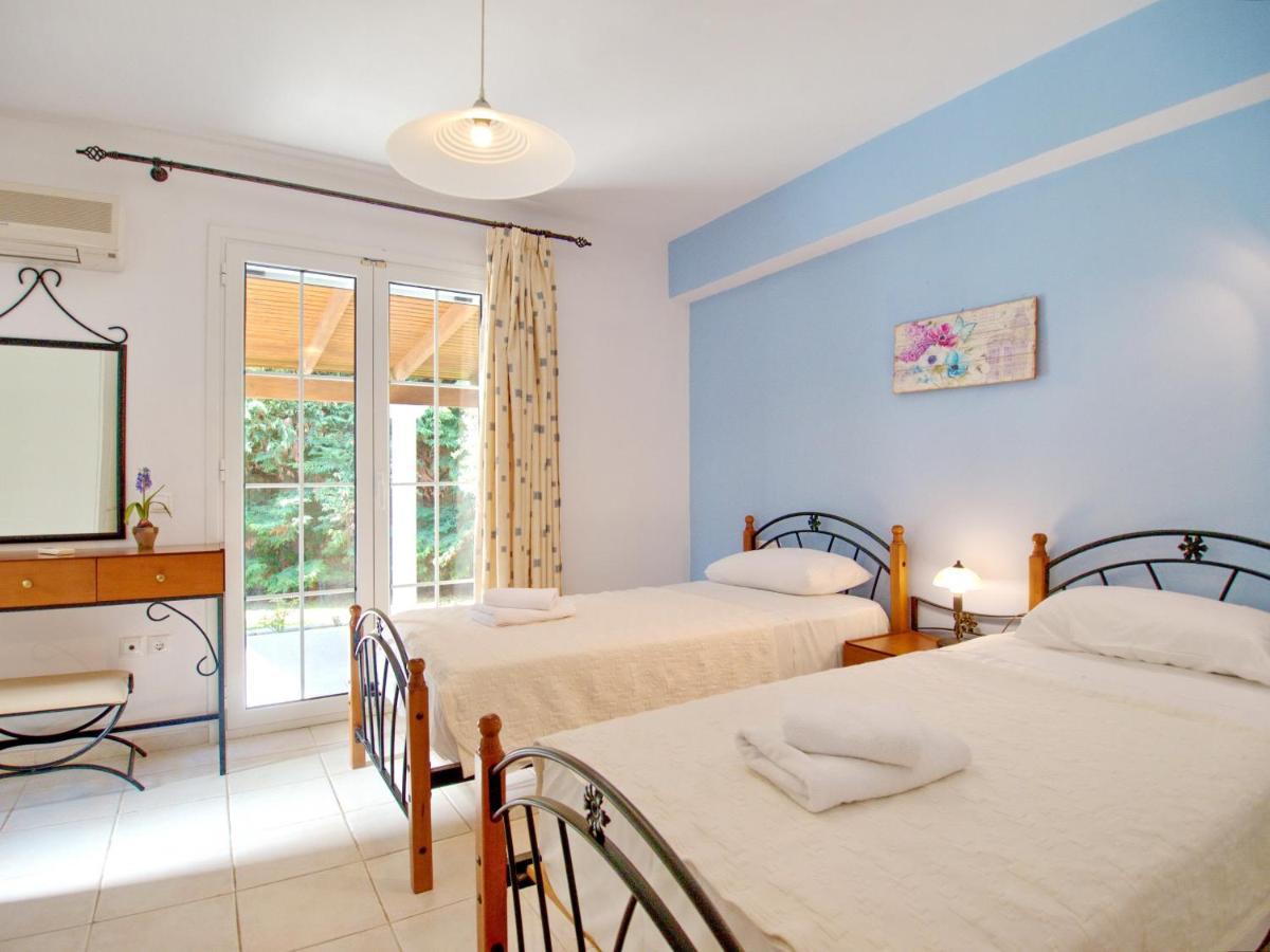 Afroditi, Spartia, Kefalonia * Livathos (Kefalonia)