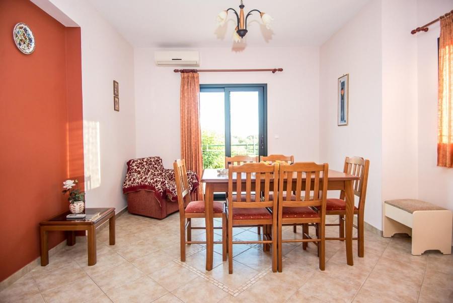 Nefeli * Trapezaki (Kefalonia)