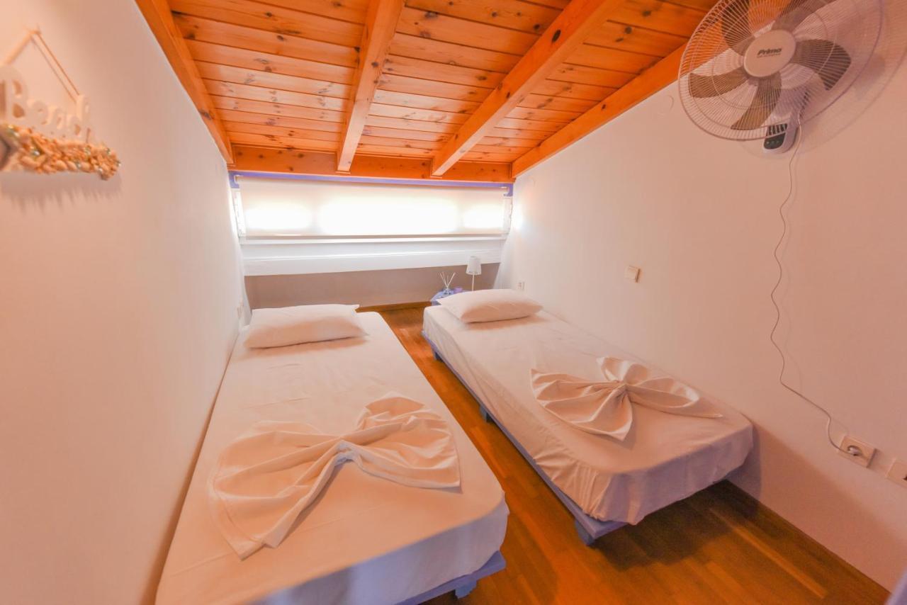 Deja Blue Maisonette Ll Holiday home *