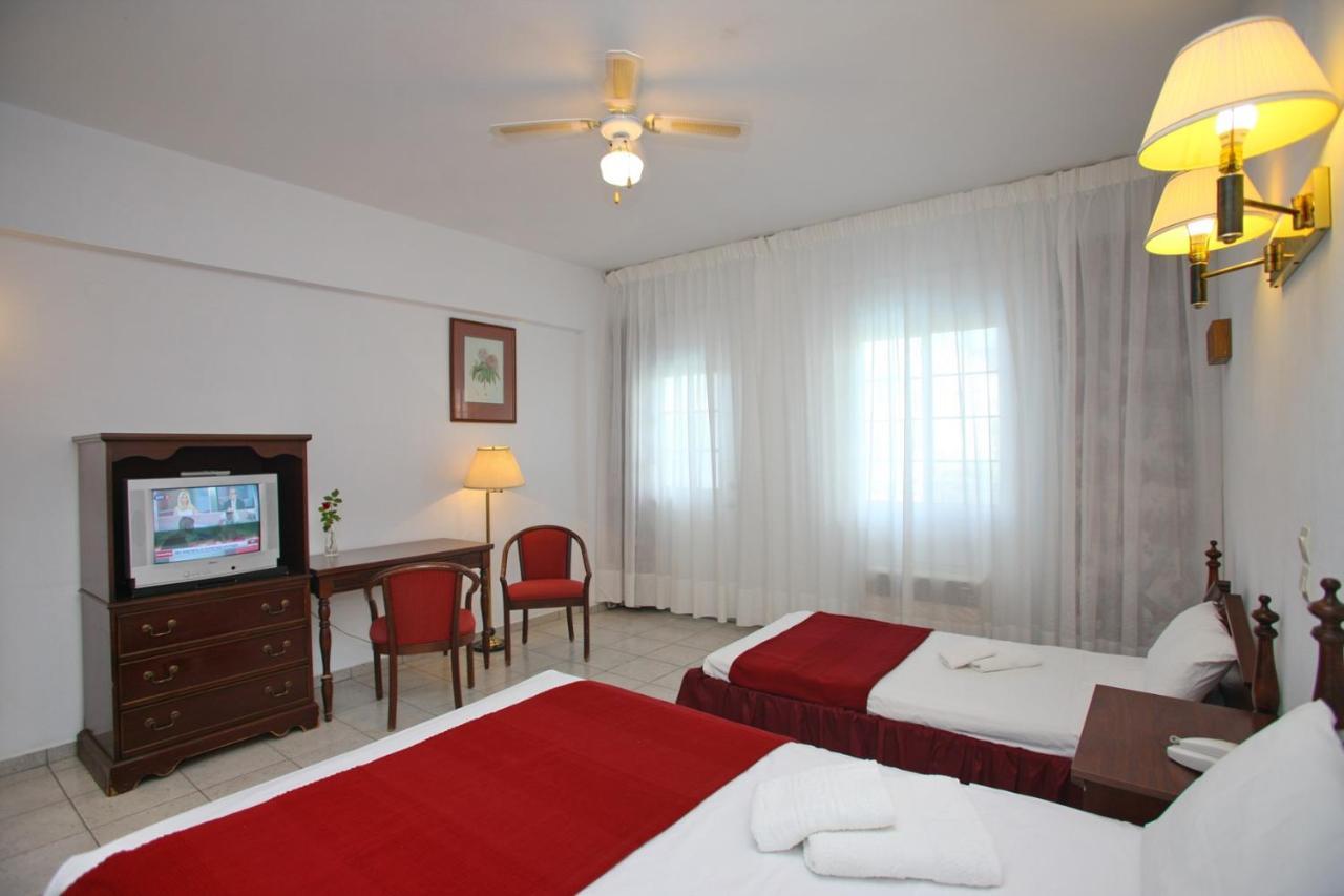 Dolphin Hotel 2*