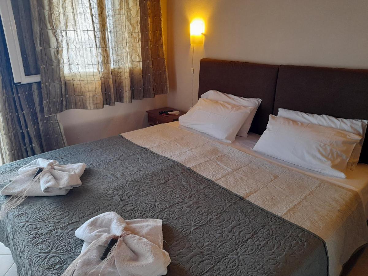 Delfini Aparthotel Akhladheri