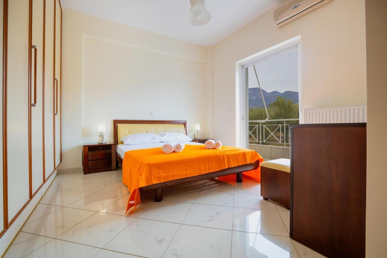 Belle Helene Apartment Akrogiali