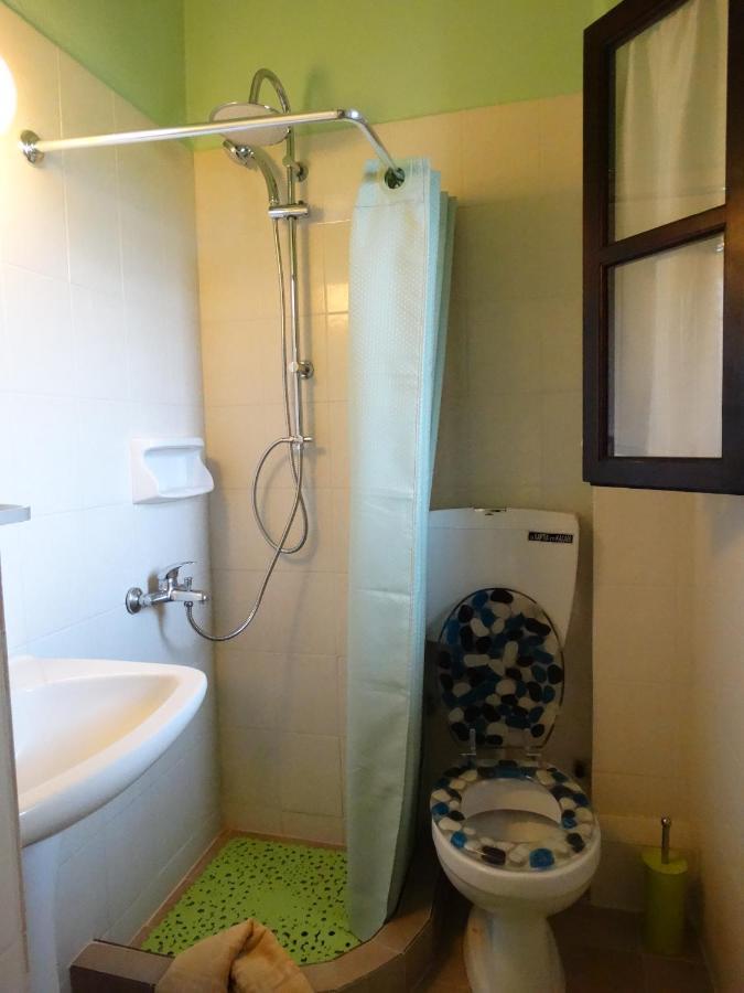 Karpetis A Paradise Apartment