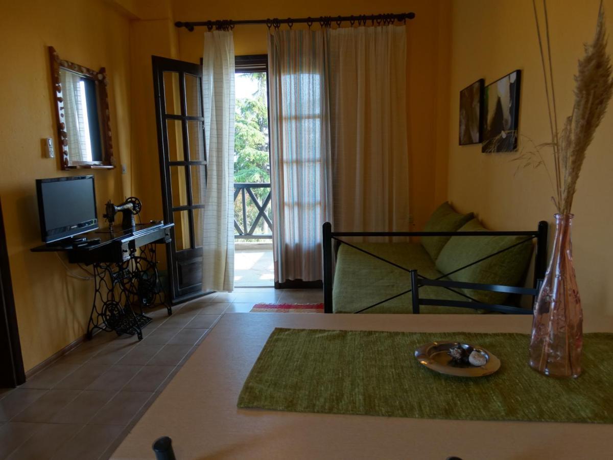 Karpetis A Paradise Apartment *
