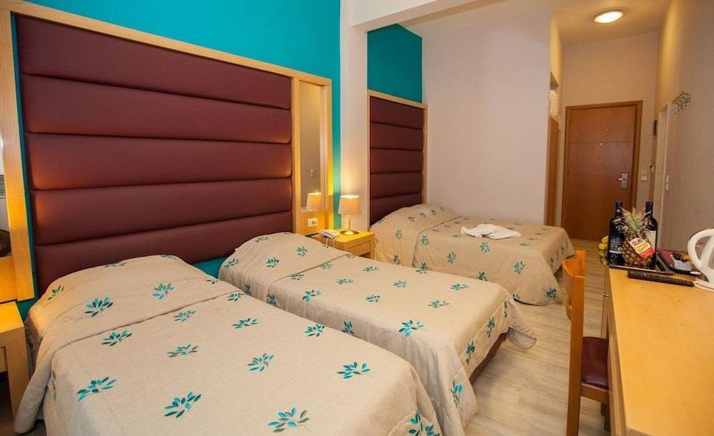 Hotel Frini 3*