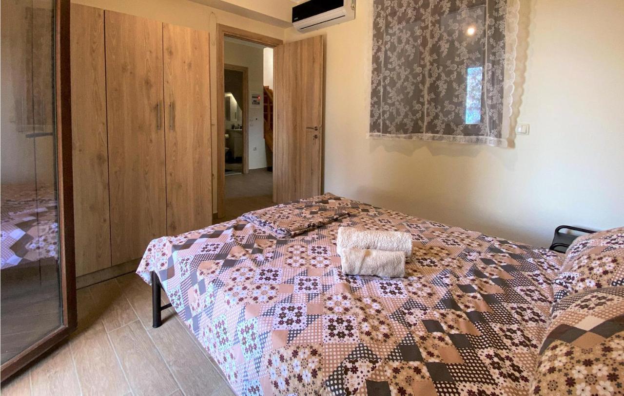 Beautiful In With Kitchen Apartment