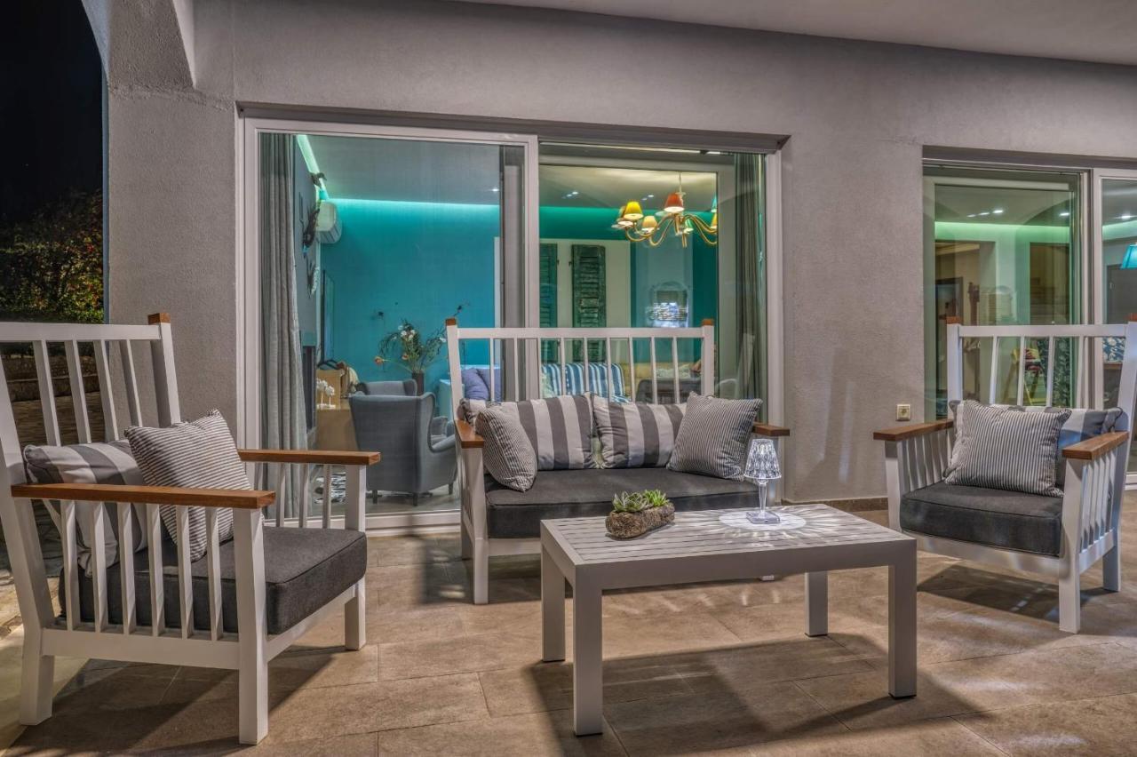 Villa Rivazzurra Beachfront Luxury *