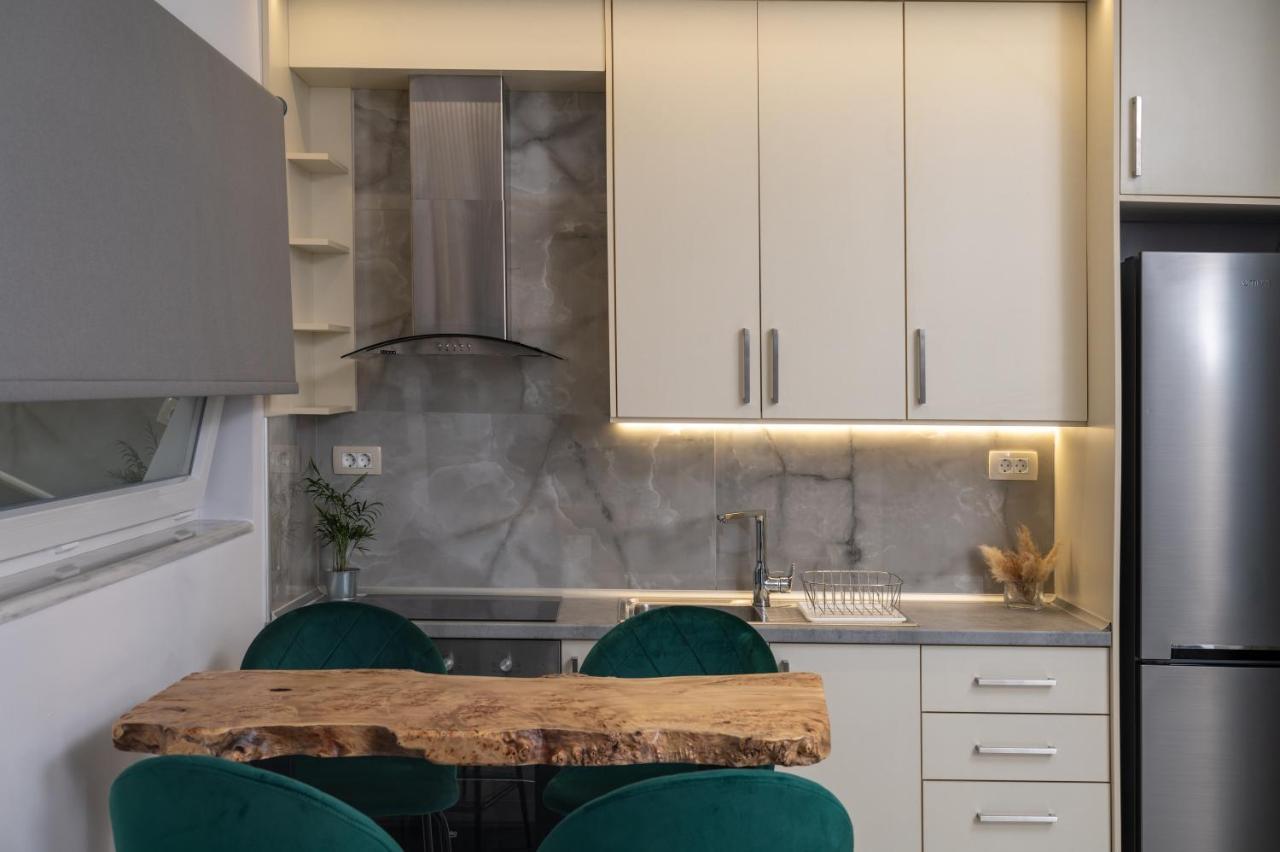 Mansion House Apartment *