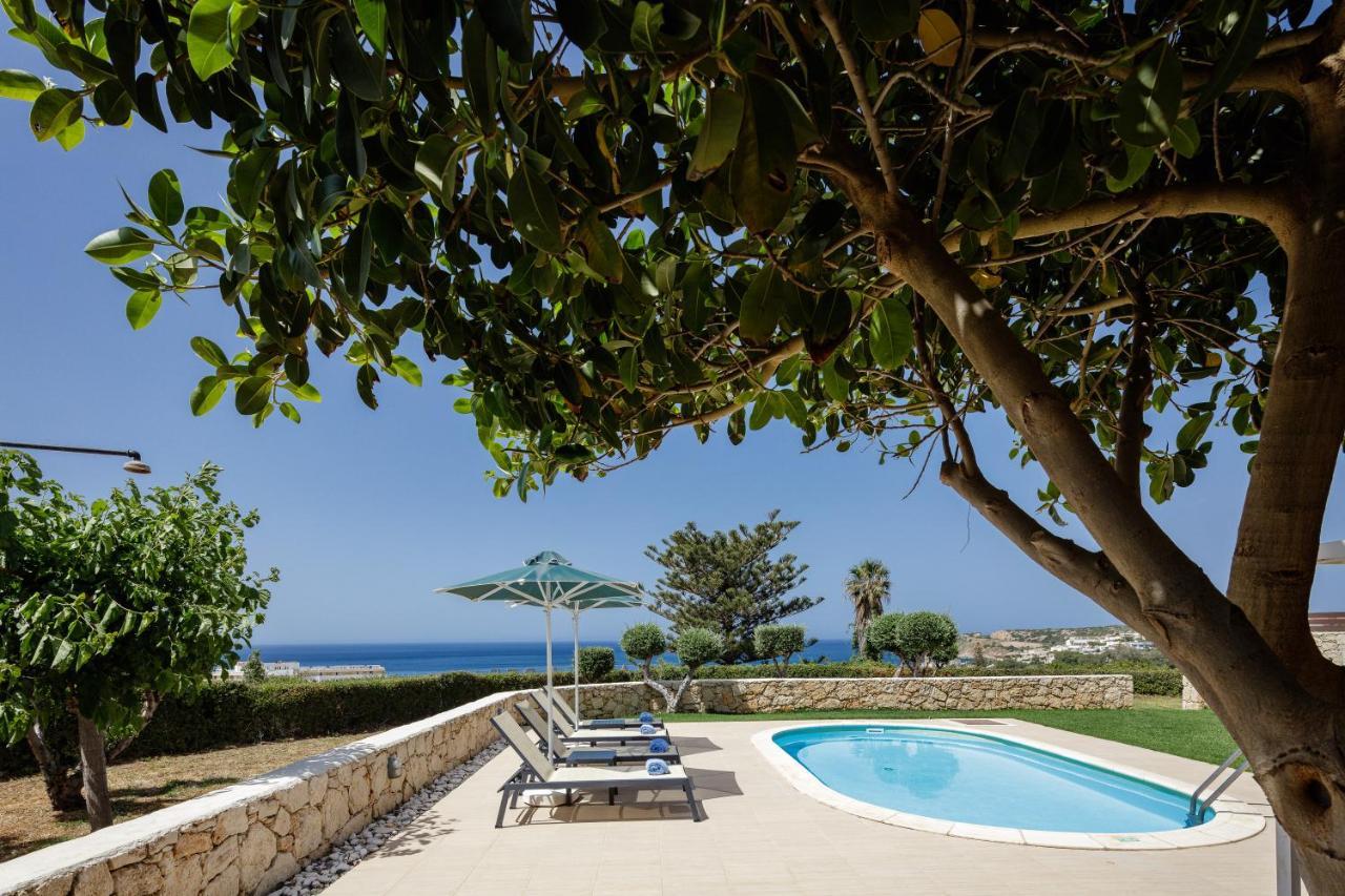 - Private Pools & Seaview - 500m From