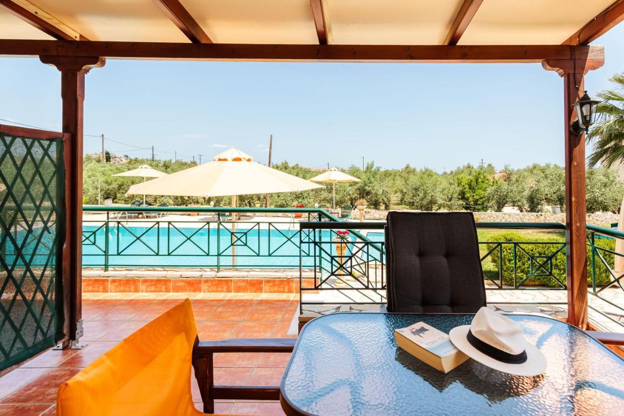 Dukes Poolside Apartment *
