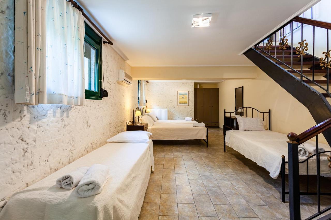 Dukes Poolside Apartment *