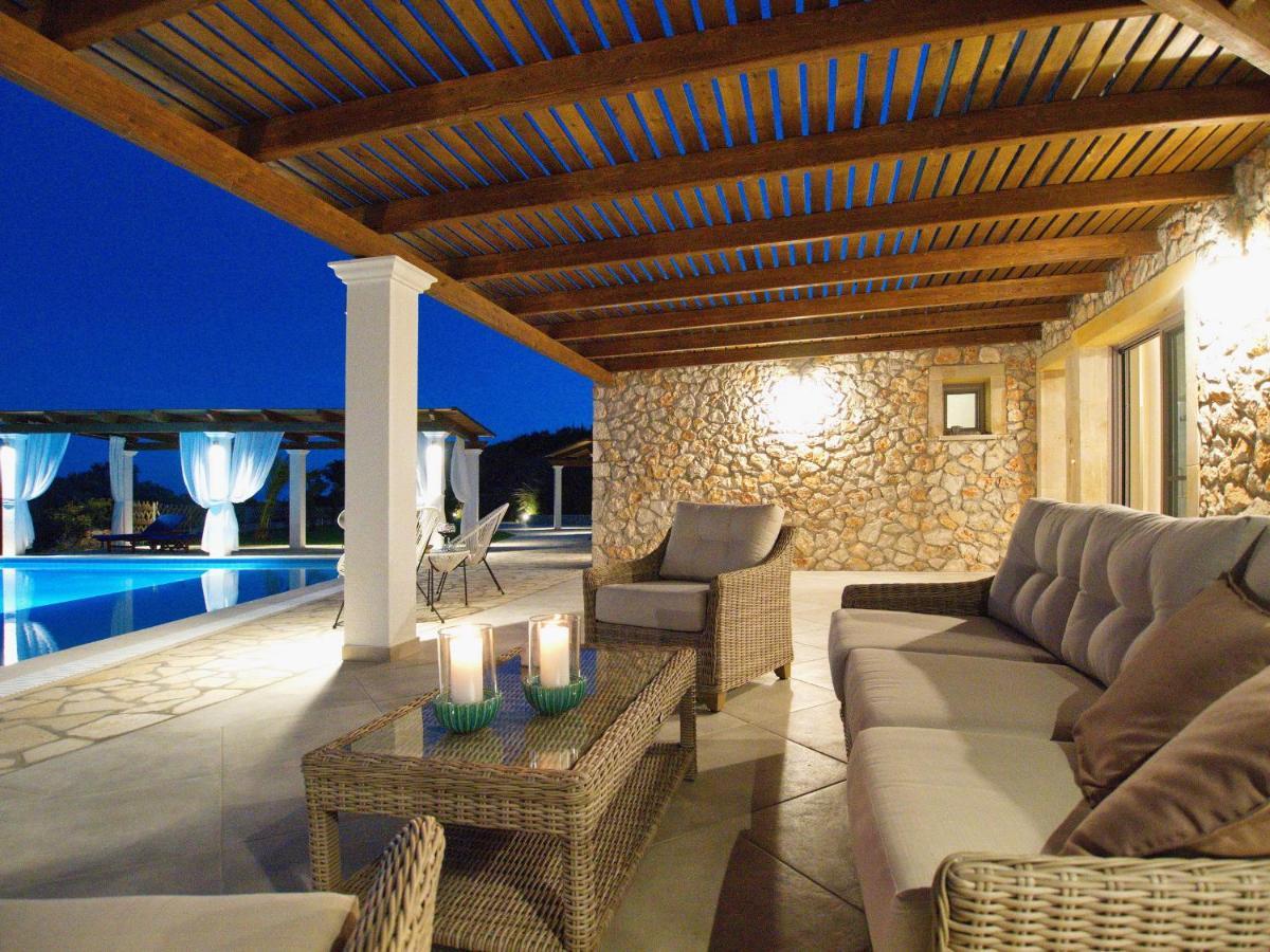 Roberta Kefalonia