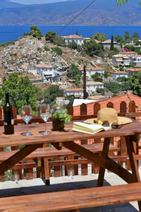 Haven * Hydra (Saronic Islands)