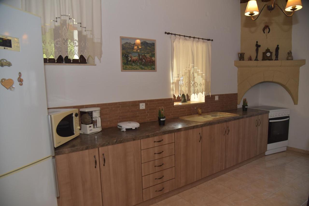 Kamara Traditional House Soroni