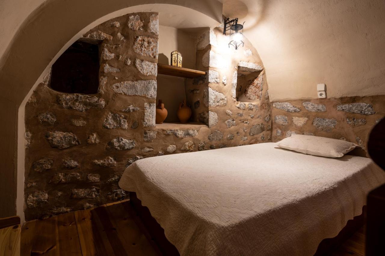 Arapakis Historic Castle Aparthotel 4*